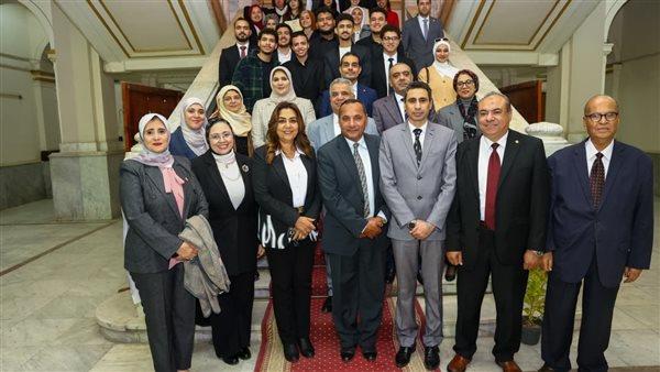 وزيرة التنمية المحلية تزور كلية التجارة بجامعة القاهرة وتلتقي بأعضاء هيئة التدريس والطلاب