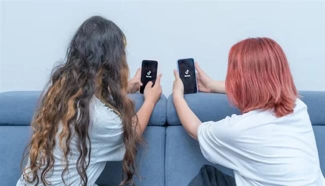 تحدي "الكرومينج" على الإنترنت يتسبب في وفاة طفلة بطريقة مأساوية