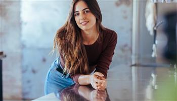 7 أشياء تشير لمعاناتك النفسية حال تركها على طاولة طعام المطبخ.. منها شنطة اليد