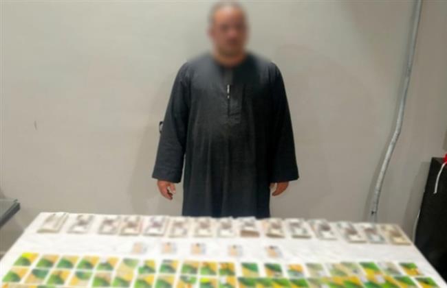 القبض على شخص بحوزته بطاقات ومبالغ مالية لشراء أصوات الناخبين في أسيوط
