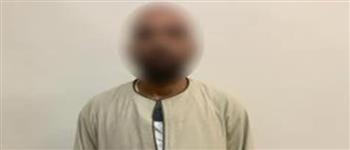 ضبط شخص يحاول منع المواطنين من التصويت بديرمواس بالمنيا