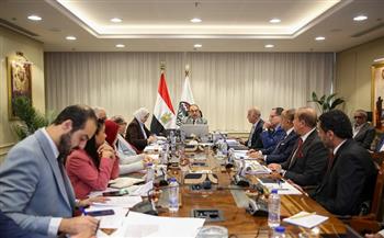 وزير قطاع الأعمال العام يتابع مؤشرات الأداء وموقف المشروعات الفندقية والسياحية والتجارية