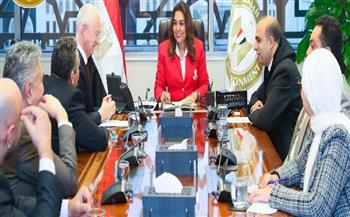 وزيرة التنمية المحلية تبحث مع رئيس مجموعة فيكا الفرنسية الفرص الاستثمارية