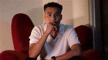 مصطفى حدوتة يلفت الأنظار بإطلالتين مختلفتين