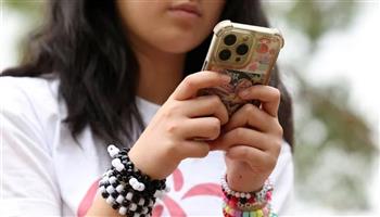 ترحيب من الآباء.. أول دولة تحظر دخول الأطفال على منصات التواصل الاجتماعي