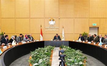 وزير الإسكان يترأس اجتماعاً موسعاً لمتابعة موقف تقنين الأوضاع بالأراضي المضافة لعدد من المدن 