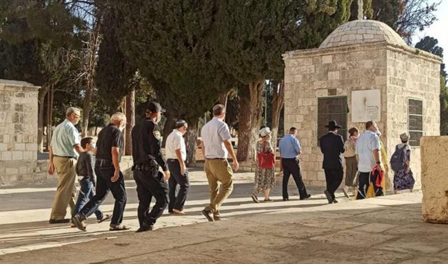 مستوطنون يقتحمون المسجد الأقصى بحماية شرطة الاحتلال الإسرائيلي