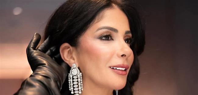 بستايل لافت.. منى زكي تتألق