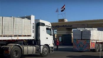 الهلال الأحمر يدفع بـ 9,800 طن مساعدات إنسانية ومستلزمات شتوية إلى غزة