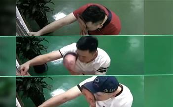 الصين.. موظفون يستعملون أقنعة ورقية لتسجيل حضورهم في العمل