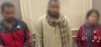 القبض على شخصين وسيدة أثناء توزيع كروت دعائية وأموال على الناخبين في المنيا