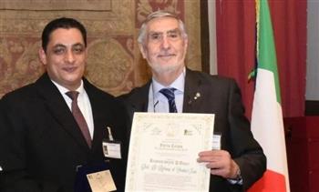 إمام مصري من جامعة الأزهر يحصل على جائزة "إنريكو كاروسو" من البرلمان الإيطالي