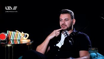 إسلام زكي لبودكاست "كاسيت" : لحنت "مليش بديل" من 10سنين وعمرو دياب مبينساش الأغاني الحلوة