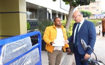 محافظ القليوبية يستجيب لمواطن من ذوي الهمم ويوفر "تروسيكل" لأخيه القائم على رعايته   