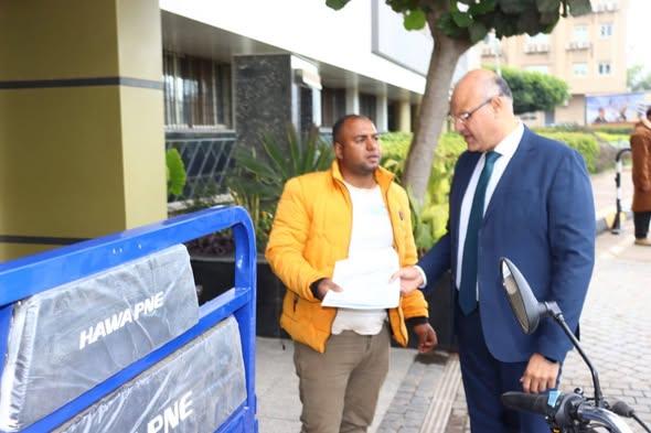 محافظ القليوبية يستجيب لمواطن من ذوي الهمم ويوفر "تروسيكل" لأخيه القائم على رعايته   