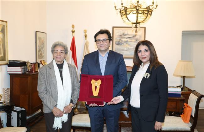 وزير الثقافة يحتفي بالأديبة سلوى بكر بعد فوزها بجائزة «البريكس الأدبية»