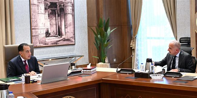 رئيس الوزراء يناقش عددا من الفرص الاستثمارية بمنطقة "المثلث الذهبي" مع القطاع الخاص