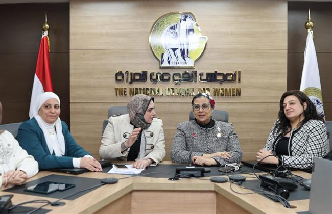 المستشارة أمل عمار تتفقد سير العملية الانتخابية بالغرفة المركزية بقومي المرأة