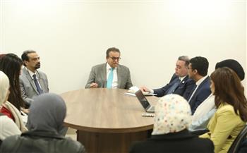 وزير الصحة يتفقد مقر المرصد الإعلامي بالوزارة ويوجه برصد الشائعات