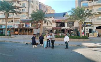 رئيس  مياه الشرب بالبحر الأحمر يتفقد غرف تصريف مياه الأمطار 