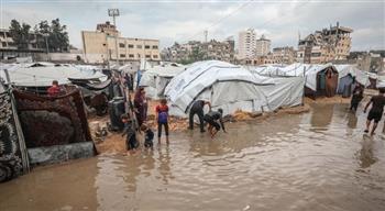 منخفض جوي يضرب قطاع غزة ومياه الأمطار تغرق آلاف خيام النازحين