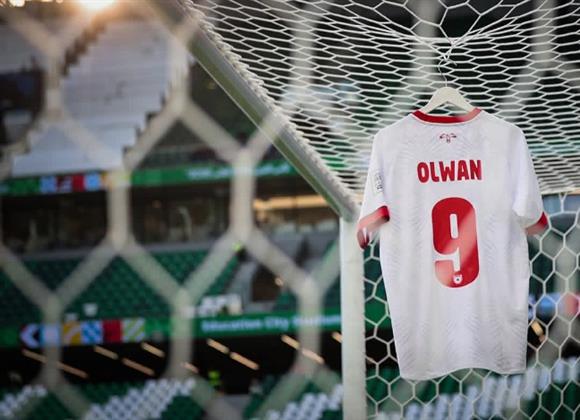 كأس العرب.. قمصان منتخب الأردن تزين الملعب قبل لقاء العراق 