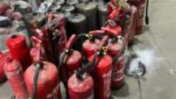 ضبط مصنع وورشة لتصنيع وتعبئة طفايات الحريق دون ترخيص واستخدام علامات تجارية مقلدة بالقاهرة