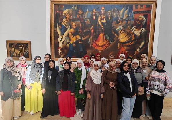 أتوبيس الفن يصحب طالبات المعاهد الأزهرية إلى متحف الفن الحديث 