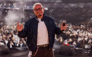 الهضبة يشعل الخليج.. عمرو دياب يتألق في حفل أسطوري بموسم الكويت