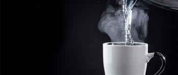 هذه أضرار شرب الماء الساخن