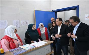 رئيس الوزراء يتفقد مركز طب الأسرة بطحانوب ضمن مشروعات المبادرة الرئاسية "حياة كريمة"