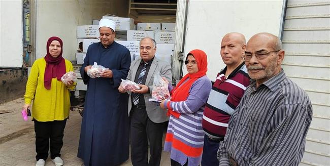 محافظ الجيزة: استمرار توزيع لحوم صكوك الأضاحي لدعم الأسر الأولى بالرعاية