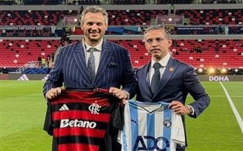 كأس انتر كونتيننتال.. بيراميدز يتبادل الهدايا من نادي فلامنجو قبل انطلاق اللقاء