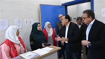 رئيس الوزراء يتفقد مركز طب الأسرة بطحانوب ويجري حوارًا مع المواطنين ويطمئن على مستوى رضاهم 