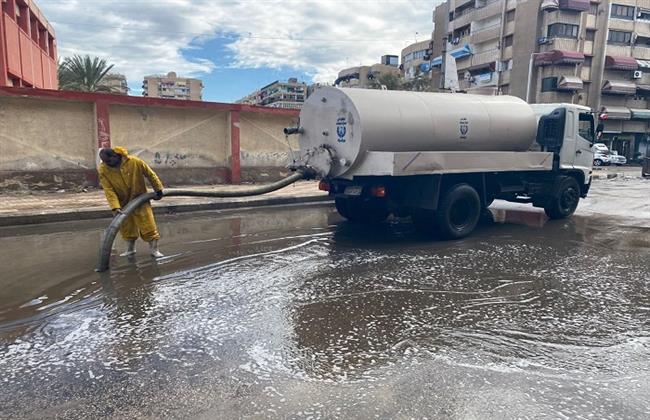 محافظ بورسعيد يوجه بسرعة التعامل مع مياه الأمطار والتأكد من عودة الأمور إلى طبيعتها