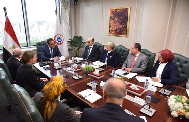 وزير الصحة يبحث مع وفد شركة «كلينيلاب» سبل التعاون في مراقبة مياه الشرب والصرف الصحي 