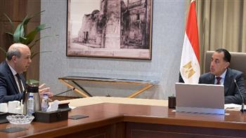   فى لقاء مع وزير الطيران المدنى     «مدبولى» يتابع ملف طرح إدارة المطارات لـ «القطاع الخاص»