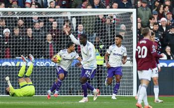 الدوري الإنجليزي.. أستون فيلا يقلب الطاولة على وست هام ويزاحم على القمة