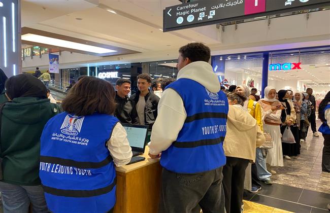 وزير الشباب والرياضة يتفقد الترويج لماراثون زايد الخيري بمول ألماظة   