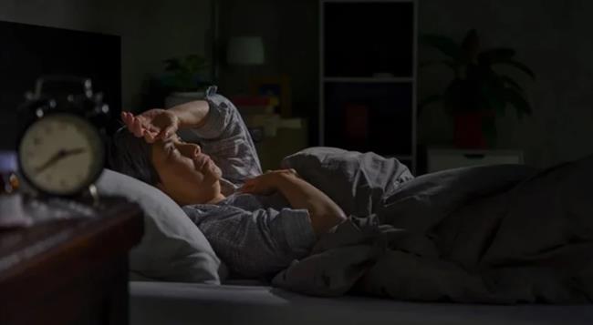 رعب لا يصدق.. صيني نام في سرير والدته الراحلة فكان على وشك الموت