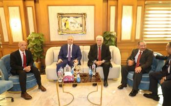 محافظ بني سويف يستقبل وزير التعليم العالي بمقر مجمع المعاهد العليا بمنطقة بياض العرب 