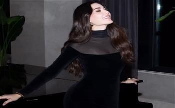 سيرين عبد النور بإطلالة مخملية أنيقة 