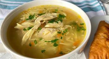 للنساء.. تعرفي على فوائد تناول حساء الدجاج بالشعرية بانتظام