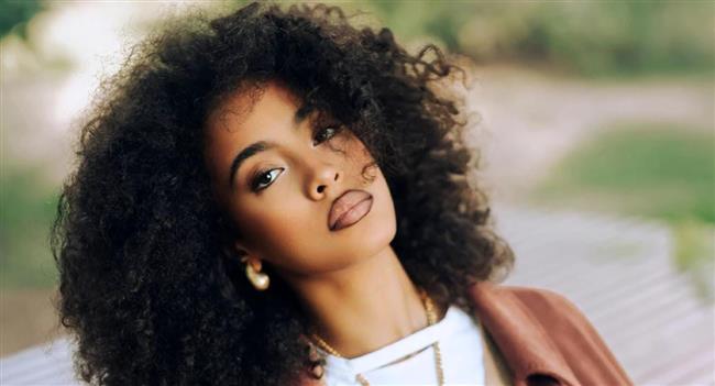 كيف تصبحين امرأة جذابة بلا مبالغة ودون تكلف؟