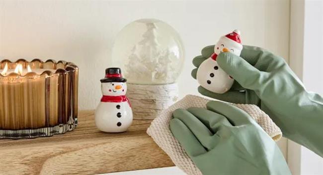 لربات البيوت.. طرق ذكية لتنظيف ديكورات ليلة رأس السنة دون تحريك أي قطعة