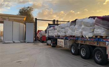 الهلال الأحمر المصري يمد غزة بخيام وبطاطين وملابس شتوية عبر «زاد العزة» الـ94