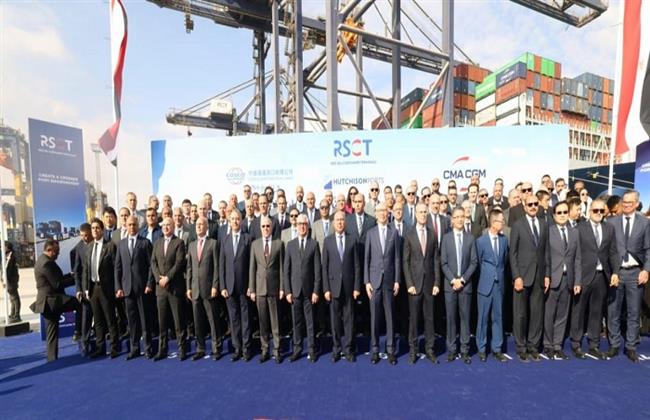 وزير الصناعة يشهد بدء التشغيل التجريبي لمحطة البحر الأحمر لتداول الحاويات رقم 1 بميناء السخنة