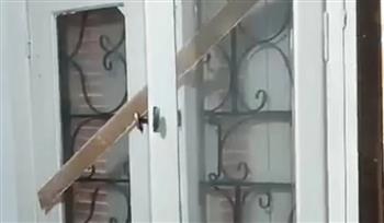 اصطدام ميني باص بمدخل عقار في مدينة بدر