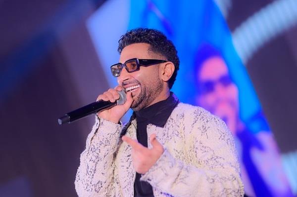 أحمد سعد يتألق بأضخم حفلات التجمع.. وإدوارد ولولا جفان يخطفان الأنظار بـ "عاجبني"