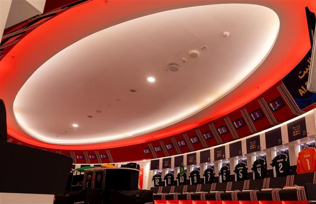 كأس العرب.. قمصان منتخب السعودية تزين ملعب البيت قبل مواجهة الأردن